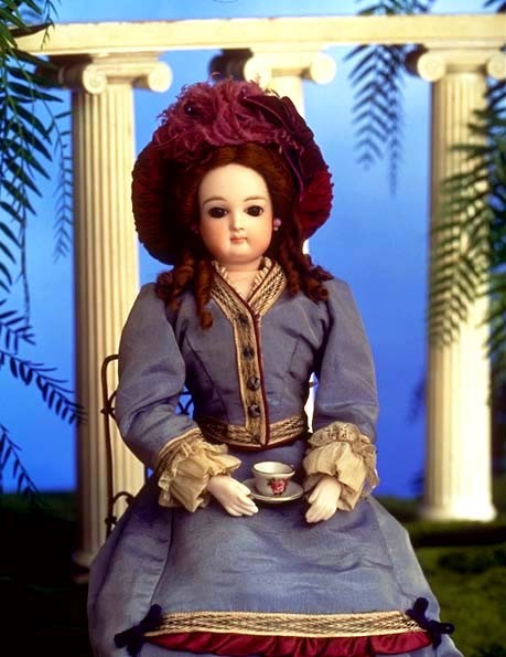 Très belles poupées de porcelaine ou autres 